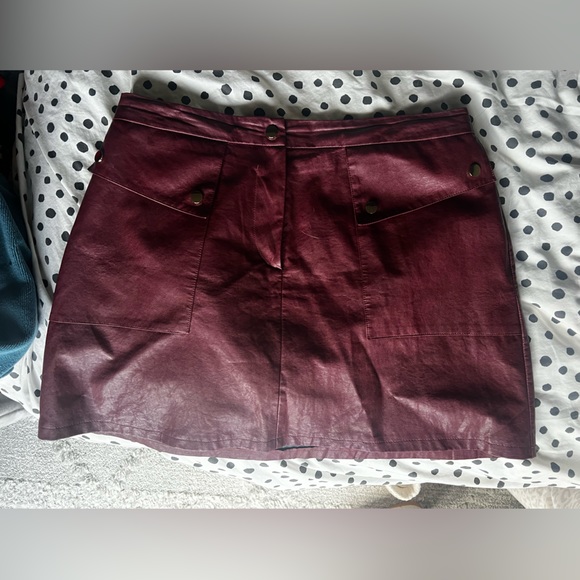 Zara XL Maroon/Red Leather Like Mini Skirt with gold buttons - Picture 3 of 11